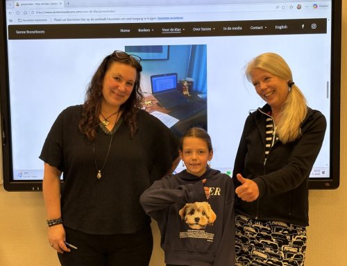 Schrijfster Sanne Rooseboom bezoekt basisschool De Zonnewijzer
